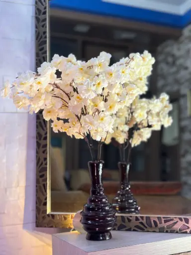 Ivory Blossom (w/o vase)